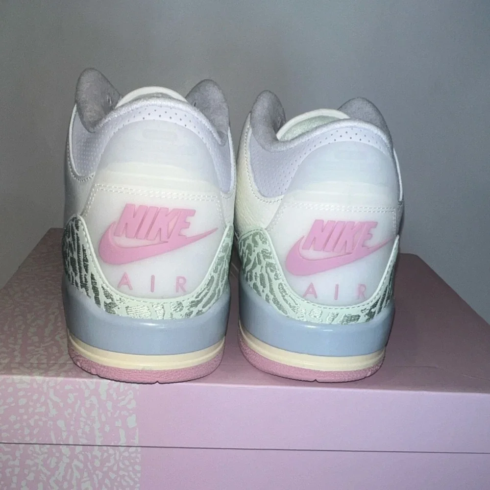 Jordan Air Low 3 Retro OG Mid Top Lace Up Sneaker White Pink Blue IF4396-100